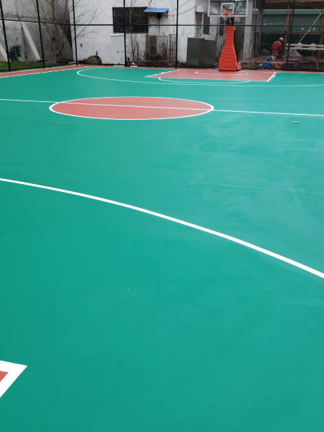 筠连 球场长期使用易出现地面开裂